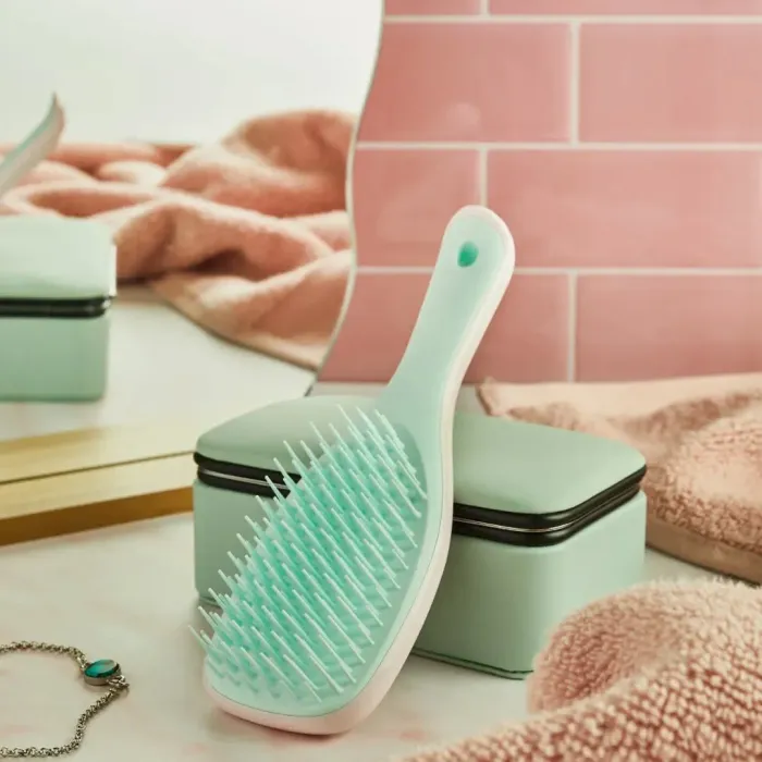 The Ultimate Detangler Mini