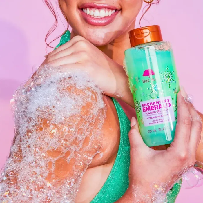 Enchanting Emerald Foaming Gel Wash
