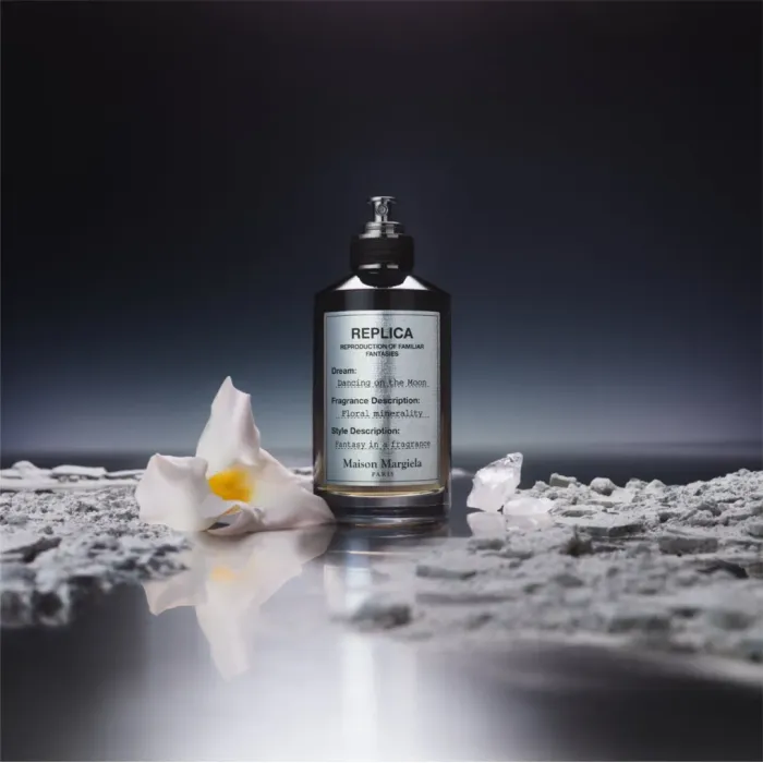 Replica Dancing On The Moon