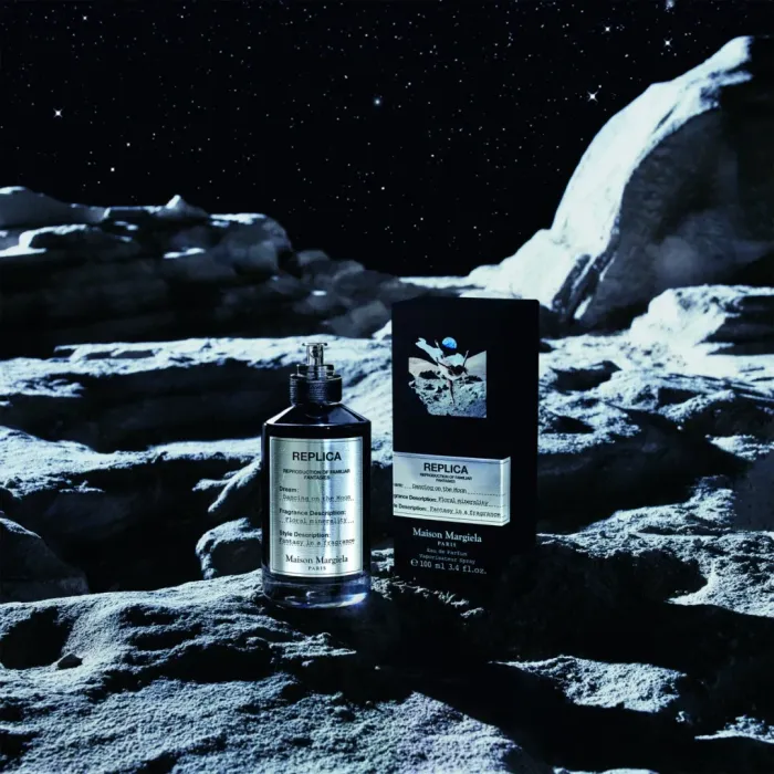 Replica Dancing On The Moon