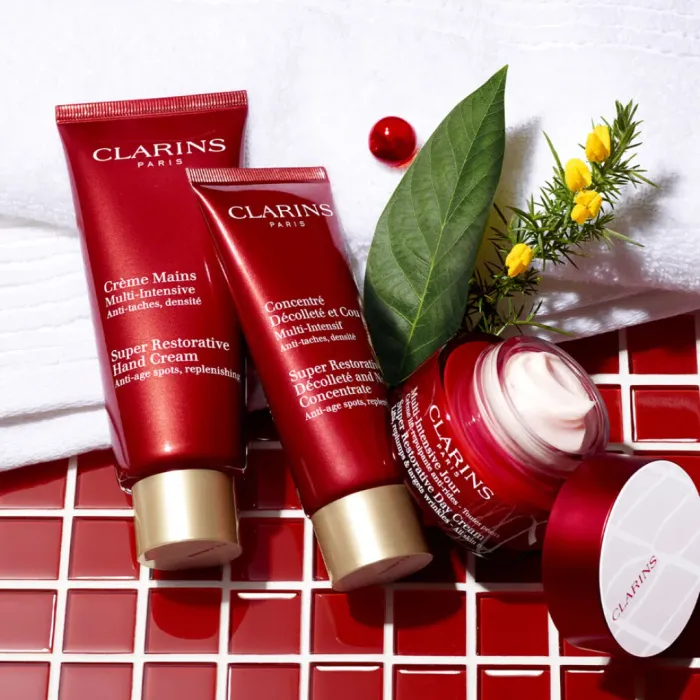 Super Restorative Décolleté Cream And Neck Concentrate