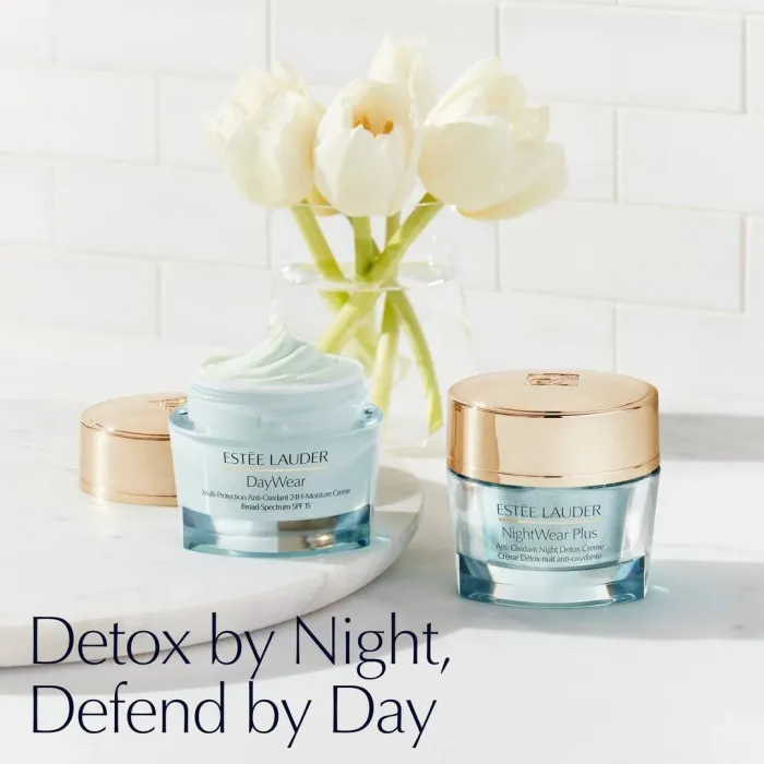 DayWear Moisturizer Multi-Protection Anti-Oxidant 24H‑Moisture Creme SPF 15