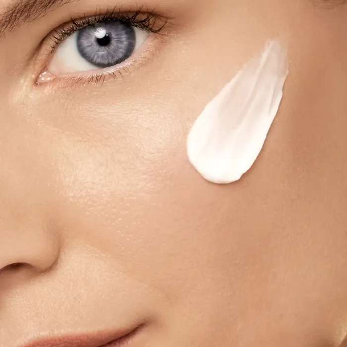 Re-Nutriv Ultimate Diamond Sculpted Transformation Creme Moisturizer
