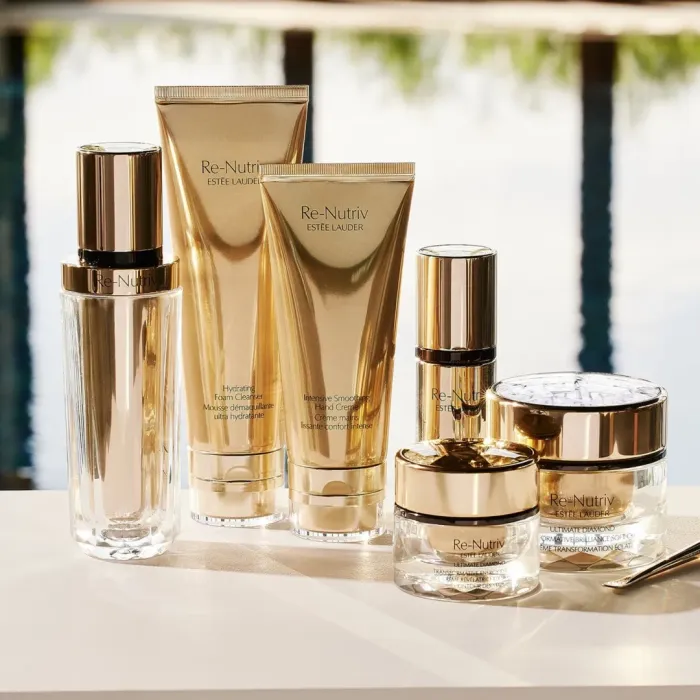 Re-Nutriv Ultimate Diamond Sculpted Transformation Creme Moisturizer