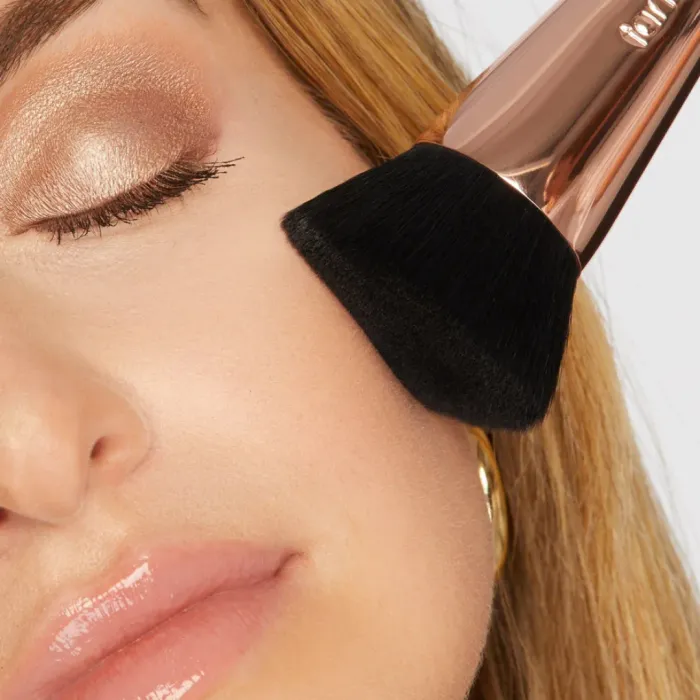 Blurring Foundation Brush