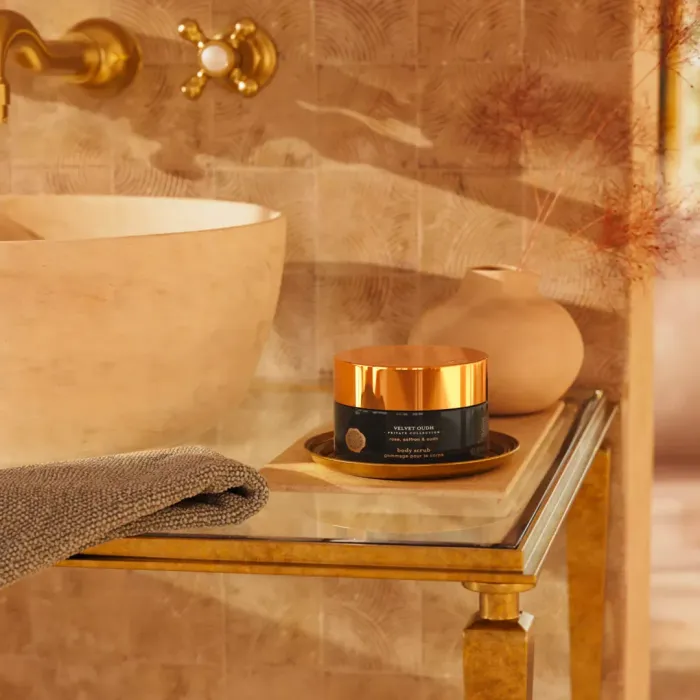 Private Collection Velvet Oudh Body Scrub