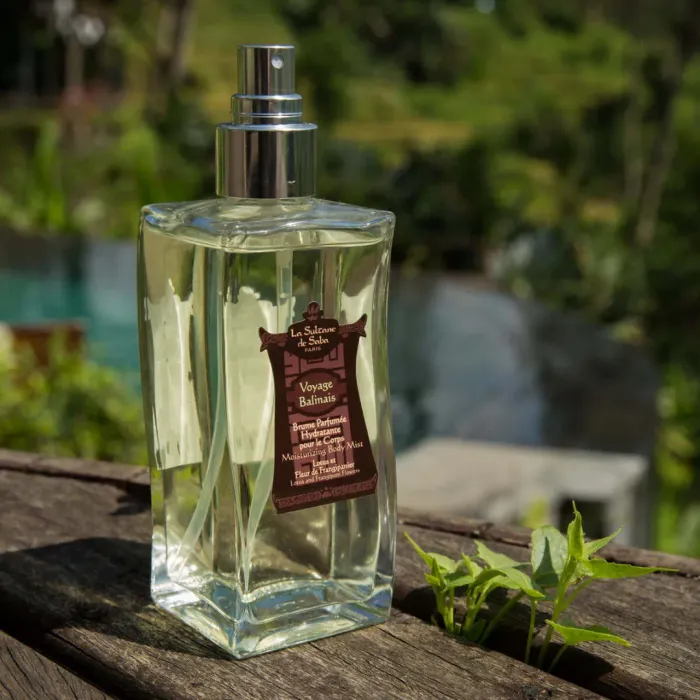Moisturizing Mist Lotus and Frangipani Flower Fragrance